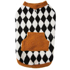 Warmer Hundepullover mit Rautenmuster, schwarz-weiß, aus weichem Fleece, ideal für kalte Tage. Perfekt für kleine bis mittelgroße Hunde.