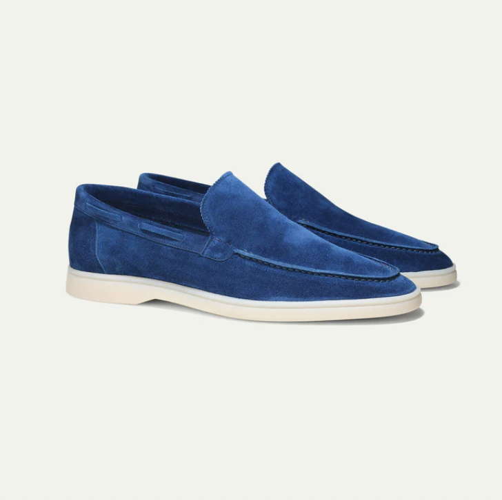 Blaue Wildleder-Loafer für Herren, stilvoll und bequem. Perfekt für Freizeit und Büro. Hochwertige Herrenschuhe, modisch und elegant.