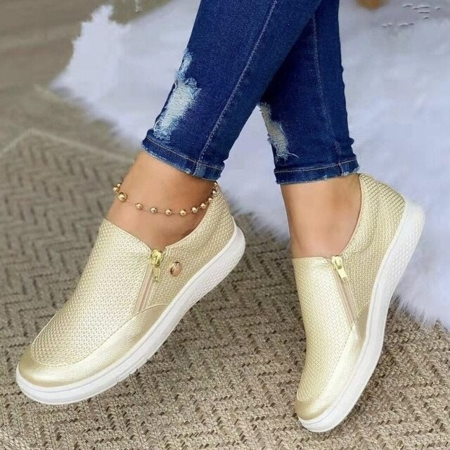 Damen-Sneaker in Gold, atmungsaktiv und bequem, ideal für Frühling und Sommer. Modische Slip-On-Schuhe, perfekt für Casual-Outfits.