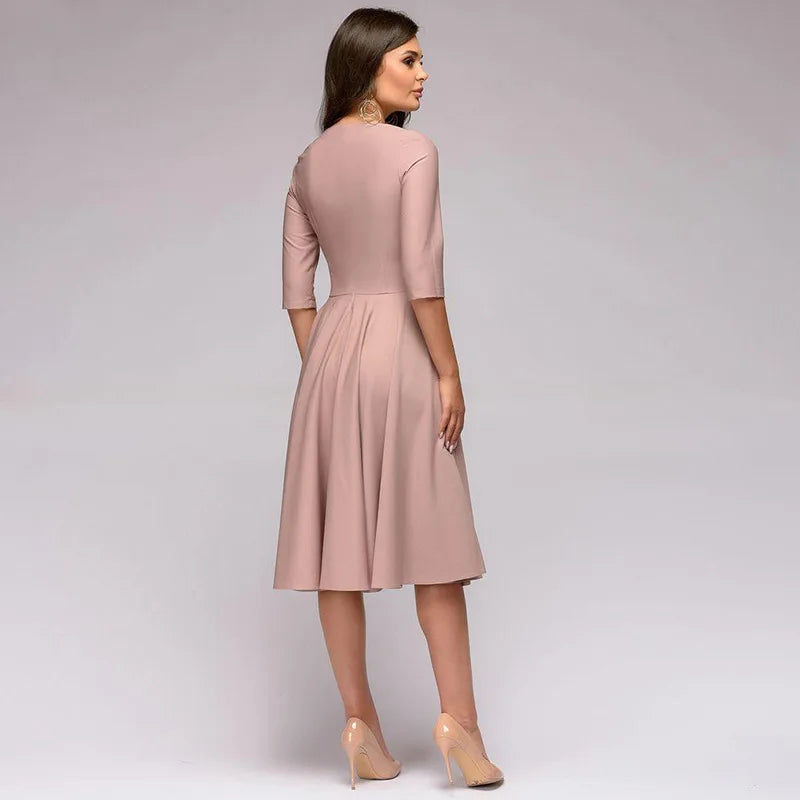 Elegantes Damen-Midikleid in Rosa, ideal für Partys. Hochwertiger Stoff, schwingender Rock, figurbetont. Perfekt für Frühling und Sommer.