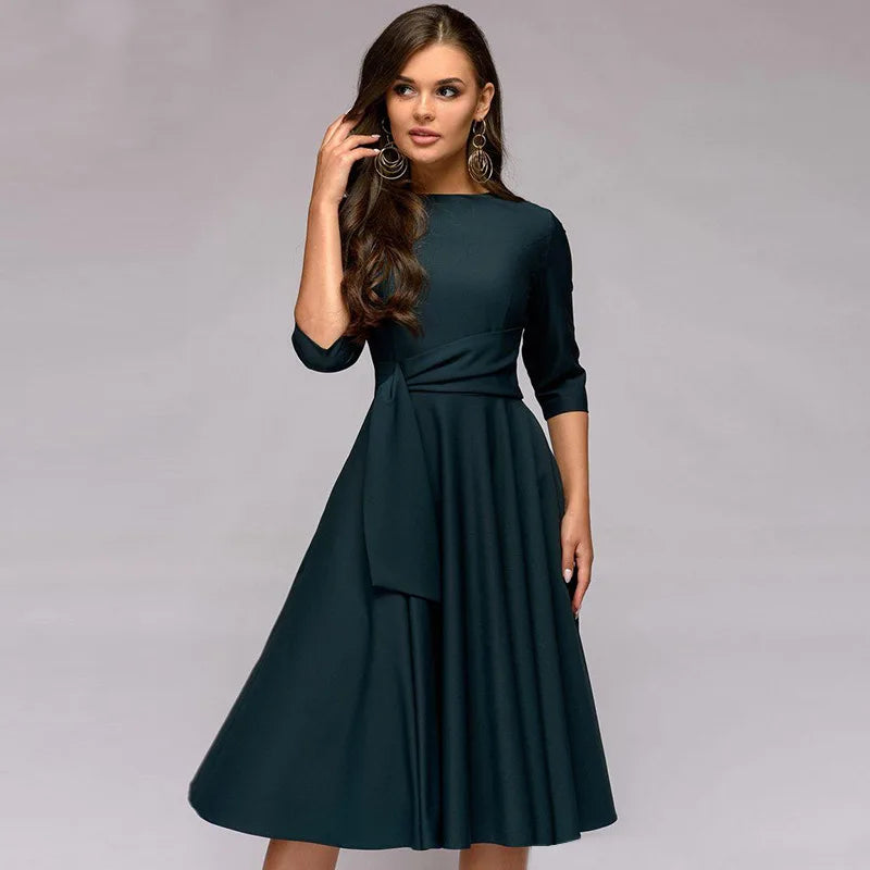 Elegantes Damen-Midikleid in Dunkelgrün, schwingender Rock, figurbetont, ideal für Partys. Hochwertige Mode, Frühling/Sommer-Kollektion.