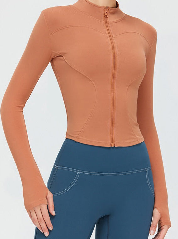 Damen-Sportjacke in Orange mit Reißverschluss, figurbetontem Design und langen Ärmeln. Perfekt für Fitness, Yoga und Freizeitmode.