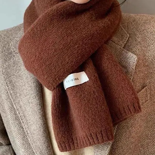 Brauner Wollschal für Damen, elegant und warm, ideal für Herbst und Winter. Hochwertige Modeaccessoires, stilvoll und vielseitig kombinierbar.