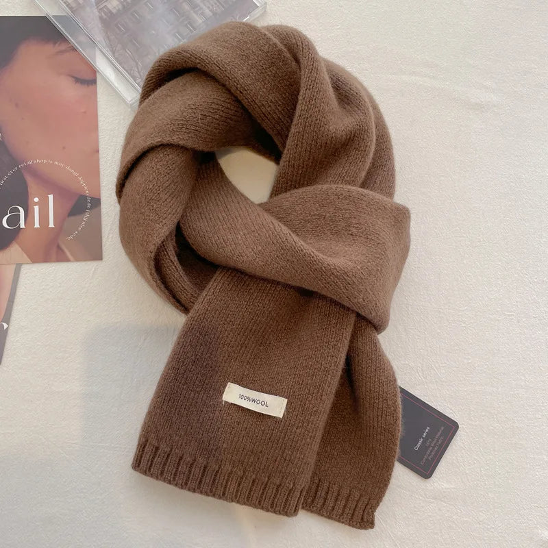 Brauner Wollschal aus 100% Kaschmir, weich und luxuriös, ideal für Herbst und Winter. Perfektes Accessoire für stilvolle Wärme.