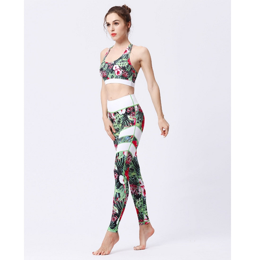 Damen-Sportbekleidung Set: Bunter Sport-BH und Leggings mit tropischem Muster, ideal für Yoga und Fitness. Hochwertige, atmungsaktive Materialien.