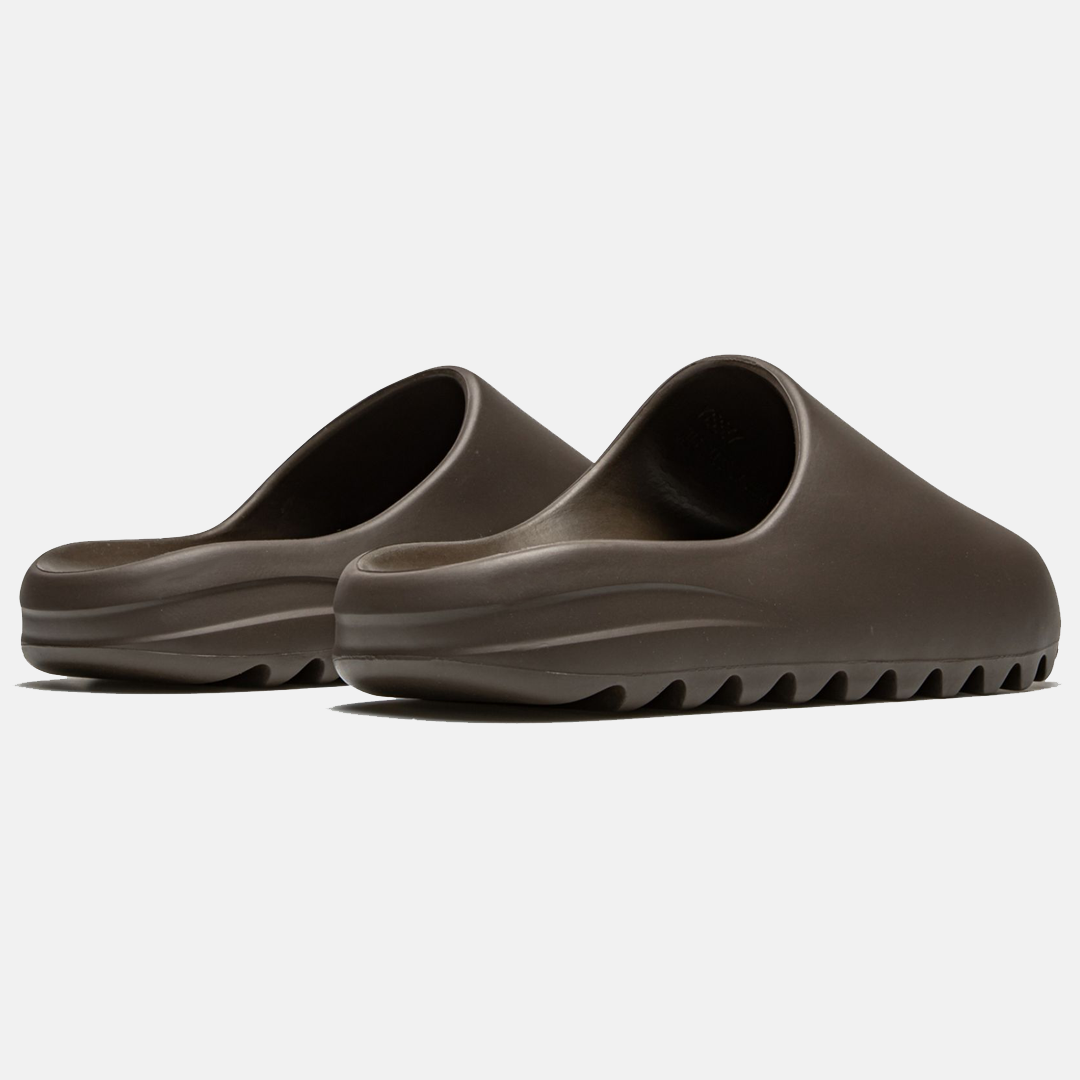 Braune Clogs mit modernem Design, rutschfester Sohle und ergonomischem Fußbett. Perfekt für Komfort und Stil. Ideal für Freizeit und Alltag.