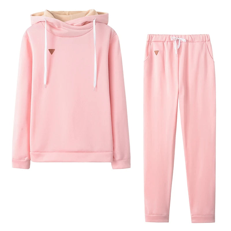 Rosa Damen-Sportanzug mit Kapuzenpullover und Jogginghose, bequem und modisch, ideal für Freizeit und Sport. Hochwertige Materialien.