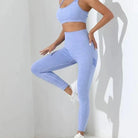 Nahtloses Sport-Set in Hellblau, bestehend aus Sport-BH und Leggings. Ideal für Fitness, Yoga und Training. Bequem, elastisch, atmungsaktiv.