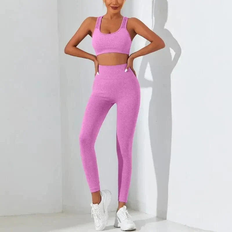 Nahtloses Sport-Set in Lila für Damen, bestehend aus Sport-BH und Leggings. Ideal für Fitness, Yoga und Workout. Bequem und stylisch.