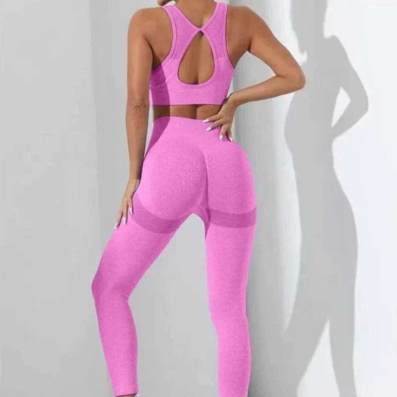 Nahtloses Sport-Set in Pink, bestehend aus Leggings und Sport-BH. Ideal für Fitness, Yoga und Training. Bequem, elastisch und modisch.