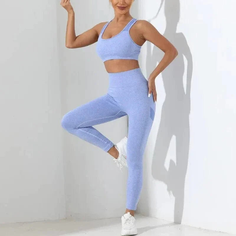 Nahtloses Sport-Set in Blau für Damen, bestehend aus Sport-BH und Leggings. Ideal für Fitness, Yoga und Training. Bequem und stilvoll.